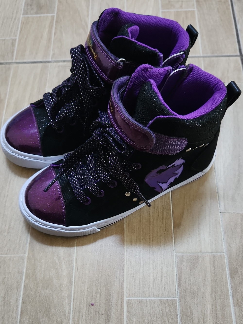 Disney Descendants 2 Kids High-Top Sneakers in Purple and Black